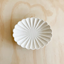 Load image into Gallery viewer, Blossom Oval Plate