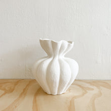 Load image into Gallery viewer, Petal Vase - Lge
