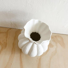 Load image into Gallery viewer, Petal Vase - Lge
