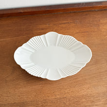 Load image into Gallery viewer, Pluie Oval Plate White
